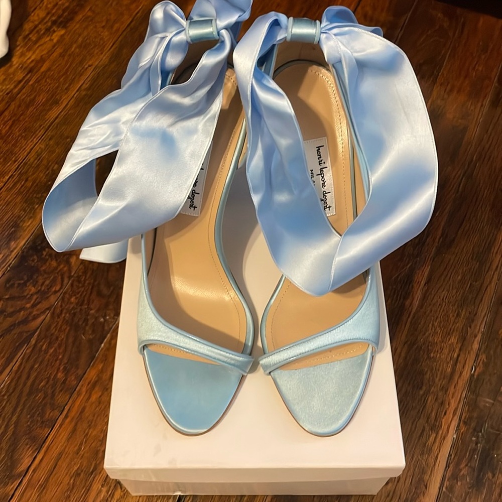 Henri Lepore Dezert size 8 blue heels